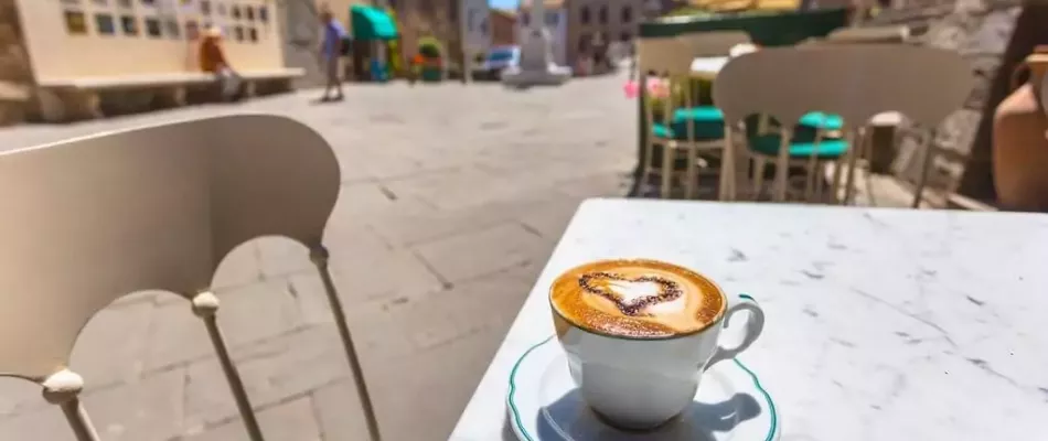 LAVORO O CAFFÈ AL BAR?